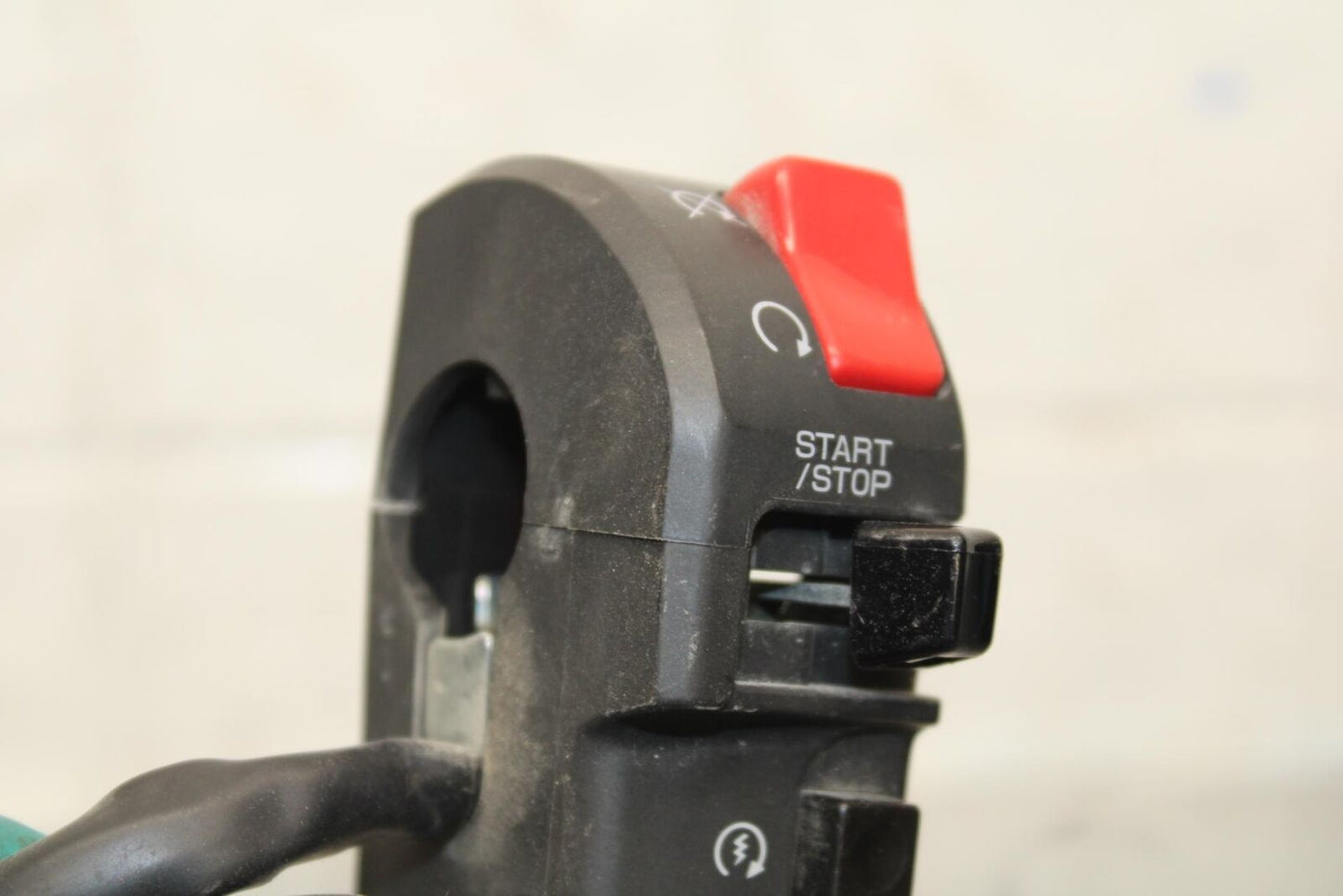 16-20 KAWASAKI ZX10R RIGHT CLIP ON HANDLE KILL OFF START SWITCH  BB591