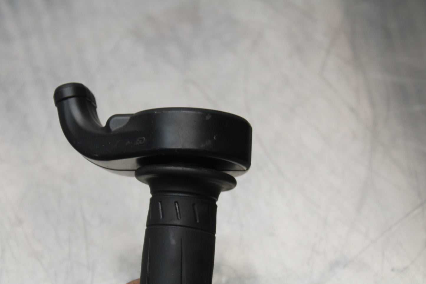 13-17 KAWASAKI NINJA ZX6R ZX636 ABS THROTTLE CABLE LINE HOUSING GUIDE BB143