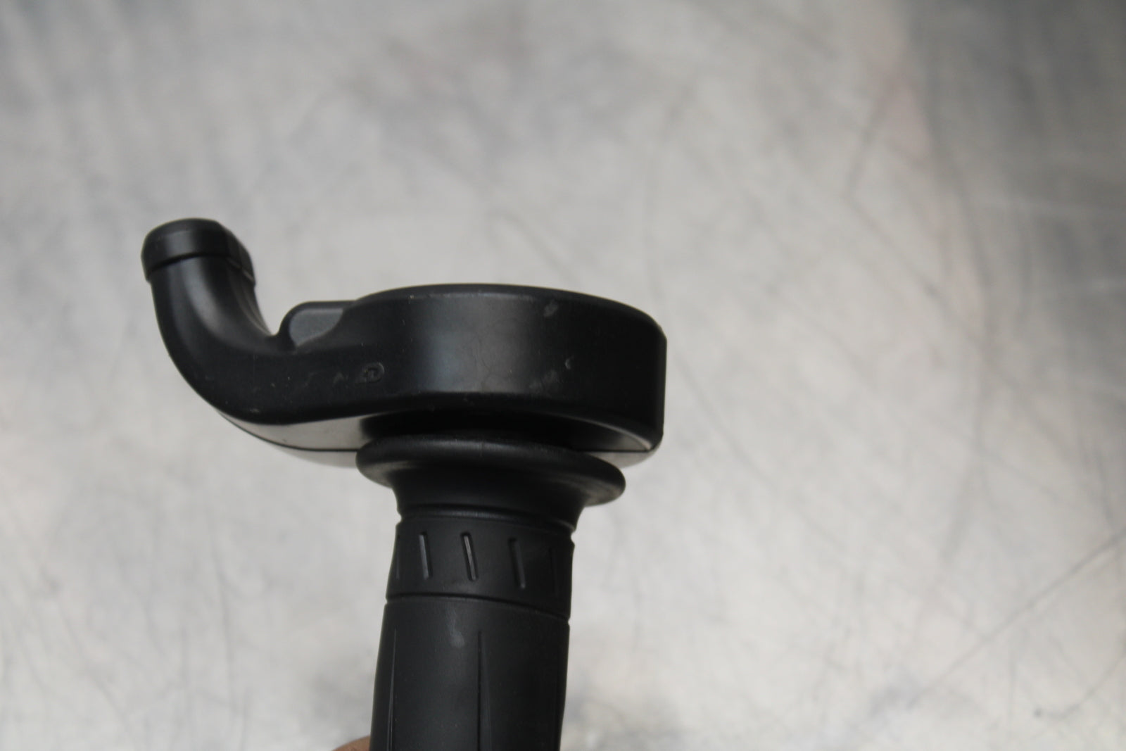 13-17 KAWASAKI NINJA ZX6R ZX636 ABS THROTTLE CABLE LINE HOUSING GUIDE BB143