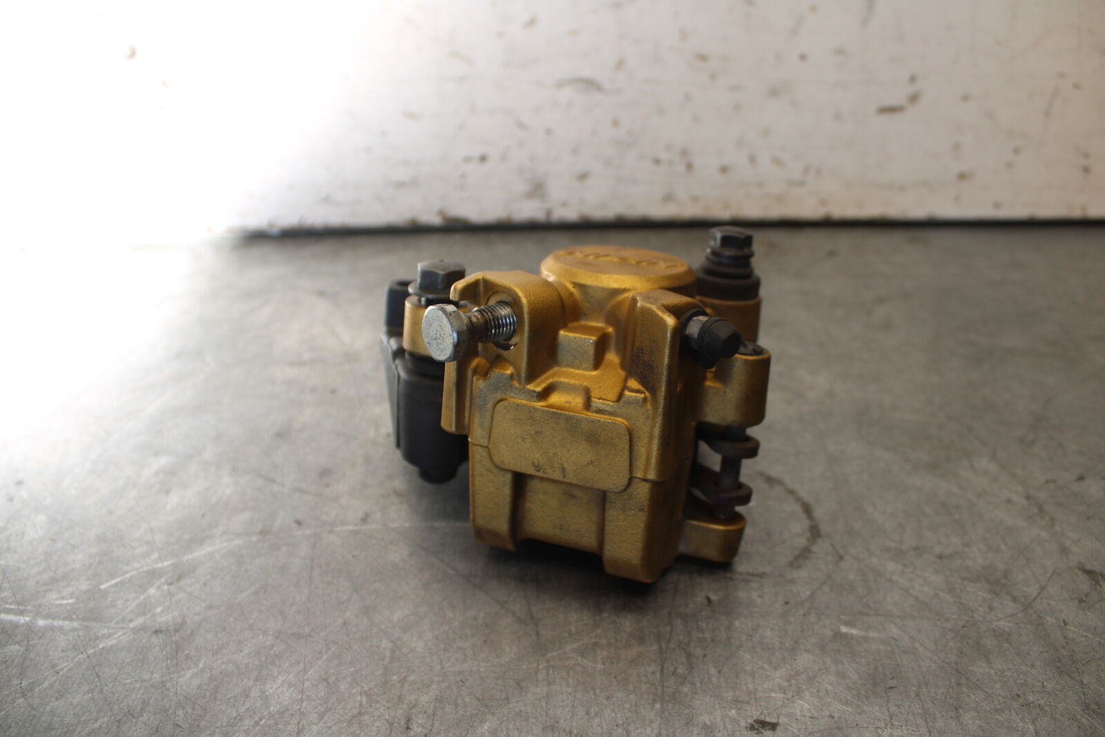 07-08 TRIUMPH DAYTONA 675 REAR BACK BRAKE CALIPER W MOUNT BRACKET BB685