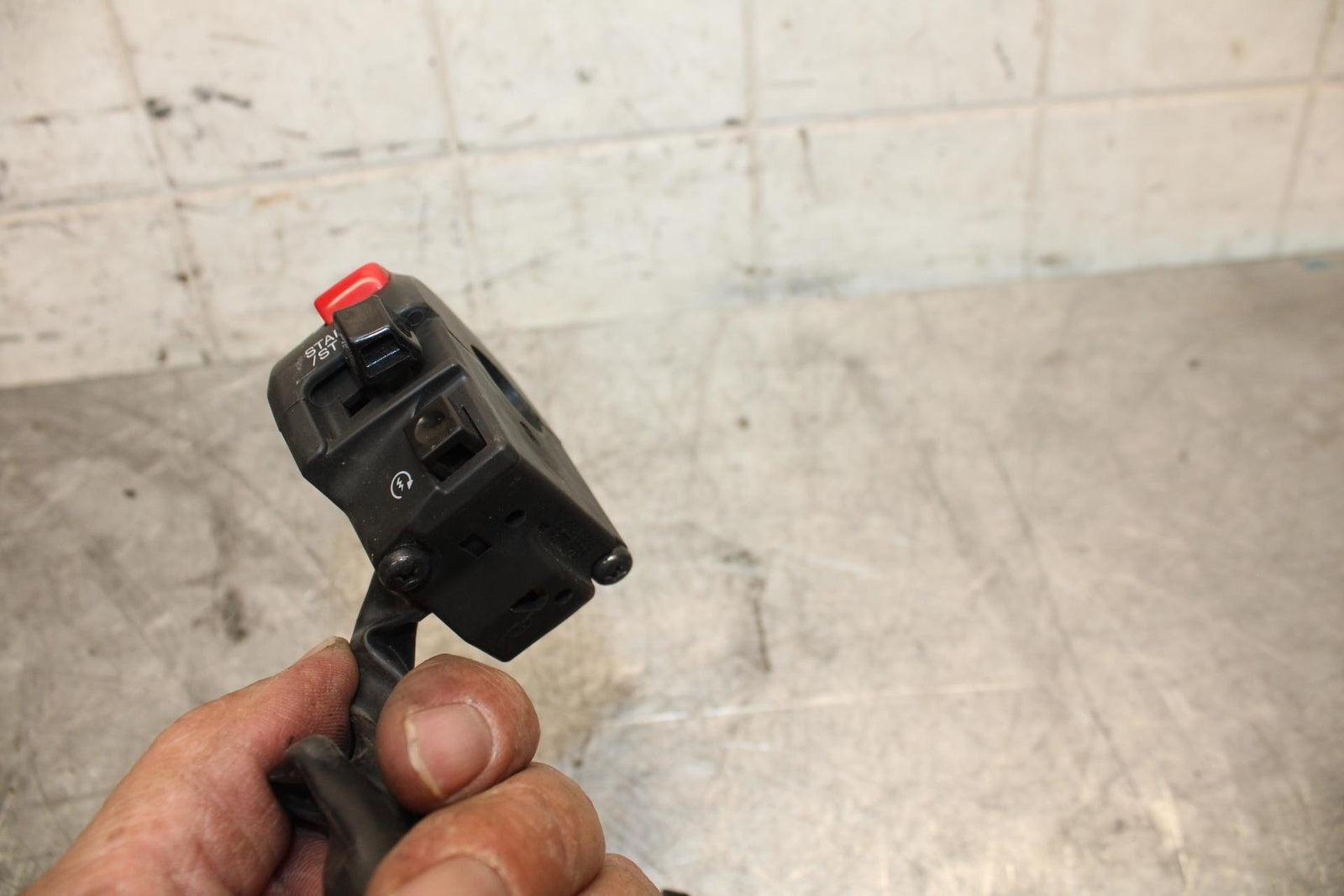 2009 Kawasaki Ninja ZX6R ZX600R RIGHT CLIP ON HANDLE KILL OFF START SWITCH BB44