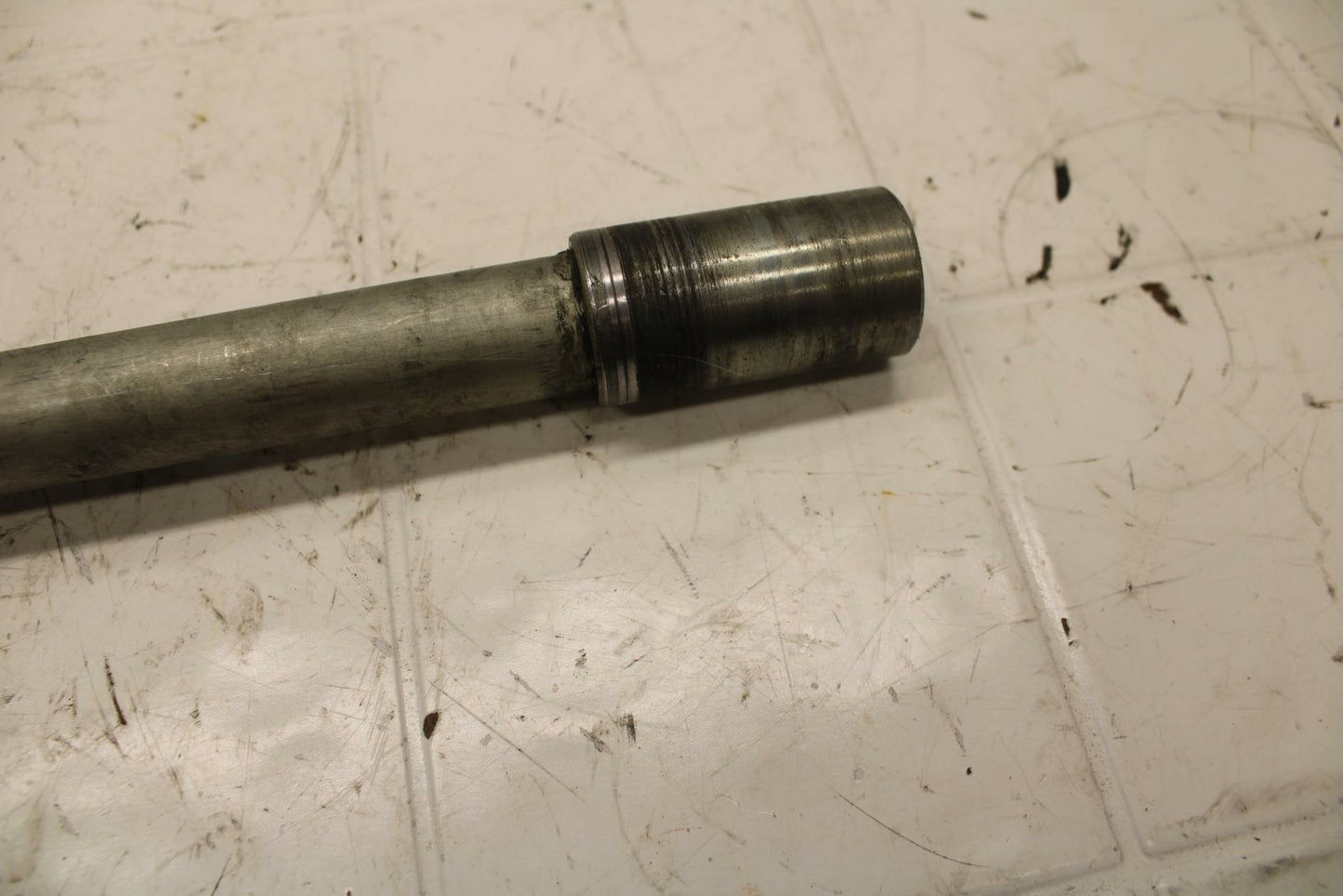 04-05 SUZUKI GSXR750 FRONT WHEEL RIM AXLE PIVOT BOLT 54711-35F10 BB11