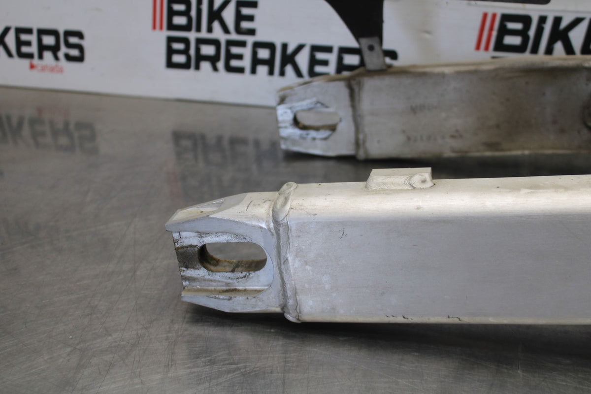 98-05 HONDA SUPER HAWK 1000 VTR1000F REAR SWINGARM SUSPENSION SWING ARM BB924