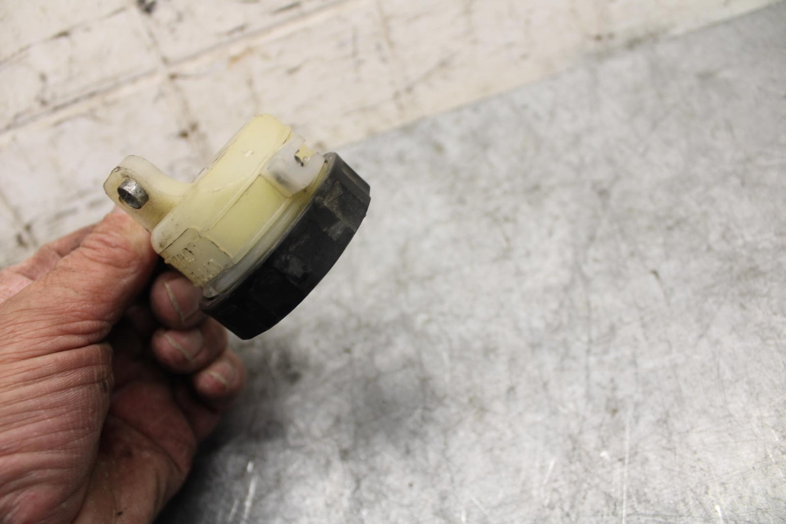 2009 Kawasaki Ninja ZX6R ZX600R REAR BRAKE FLUID RESERVOIR TANK BOTTLE BB538