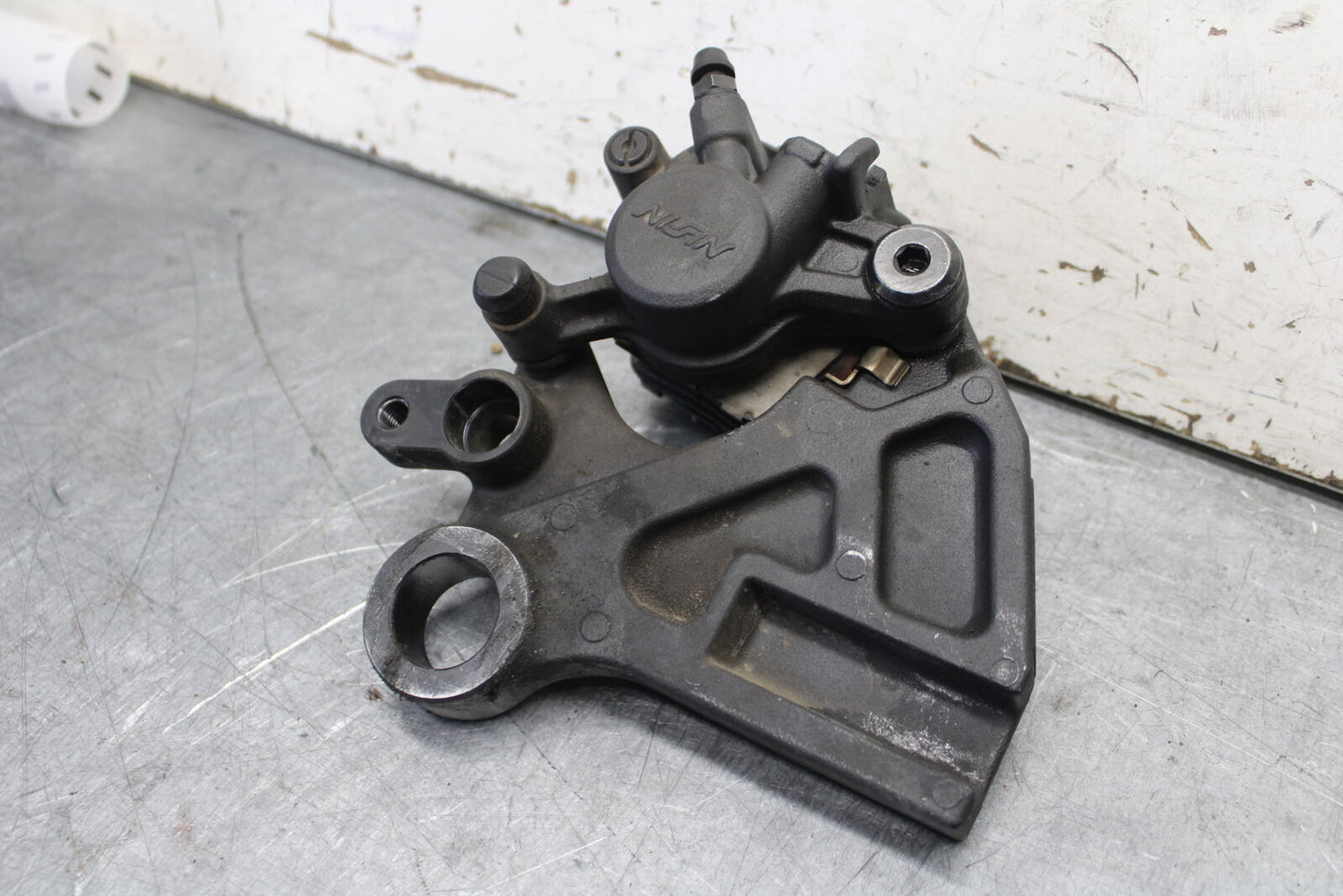 13-18 KAWASAKI NINJA ZX6R REAR BACK BRAKE CALIPER W MOUNT BRACKET BB682