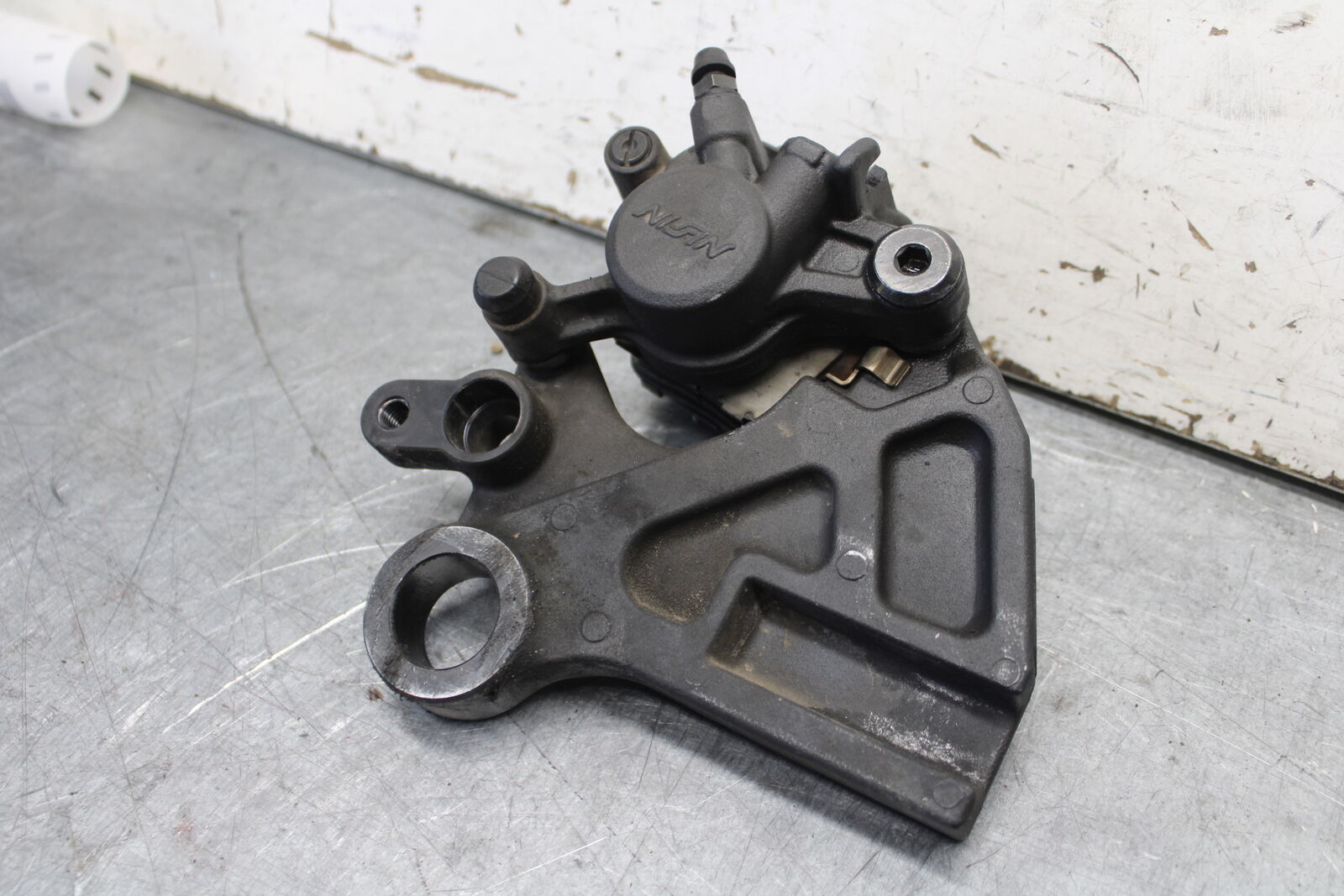 13-18 KAWASAKI NINJA ZX6R REAR BACK BRAKE CALIPER W MOUNT BRACKET BB682