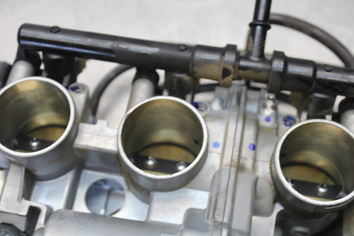 23-26 KAWASAKI NINJA ZX4RR MAIN FUEL INJECTORS / THROTTLE BODIES BB872