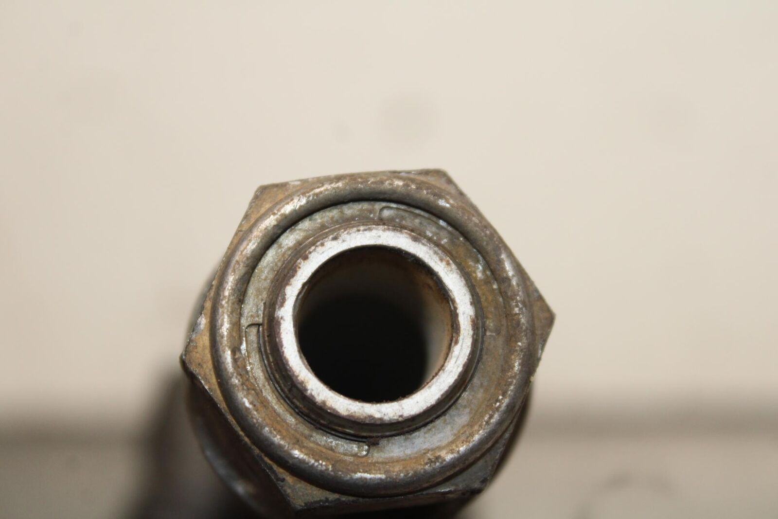 03-04 HONDA CBR600RR REAR AXLE BACK WHEEL RIM BOLT AXEL 42301-MEE-000 BB628