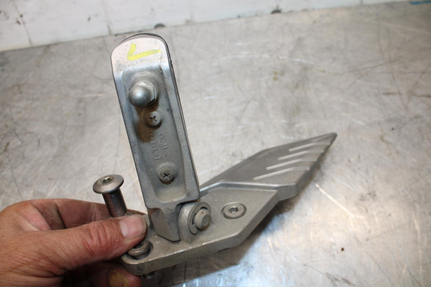 07-08 KAWASAKI CONCOURS 1400 ABS LEFT REARSET REAR SET DRIVER FOOT PEG  BB449