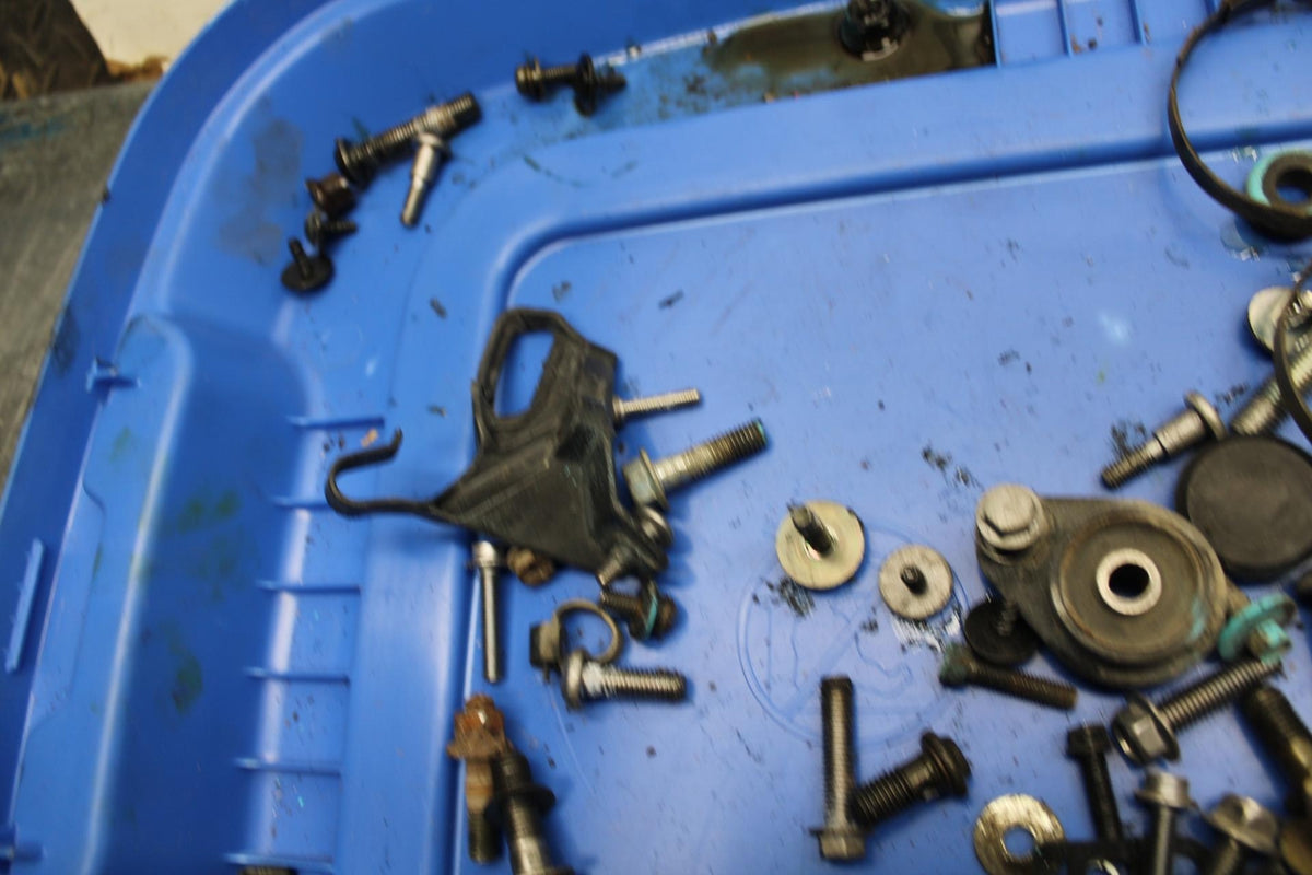 03-04 YAMAHA YZF R6  LEFTOVER MOUNTING BOLTS HARDWARE MOTOR SCREWS BB481