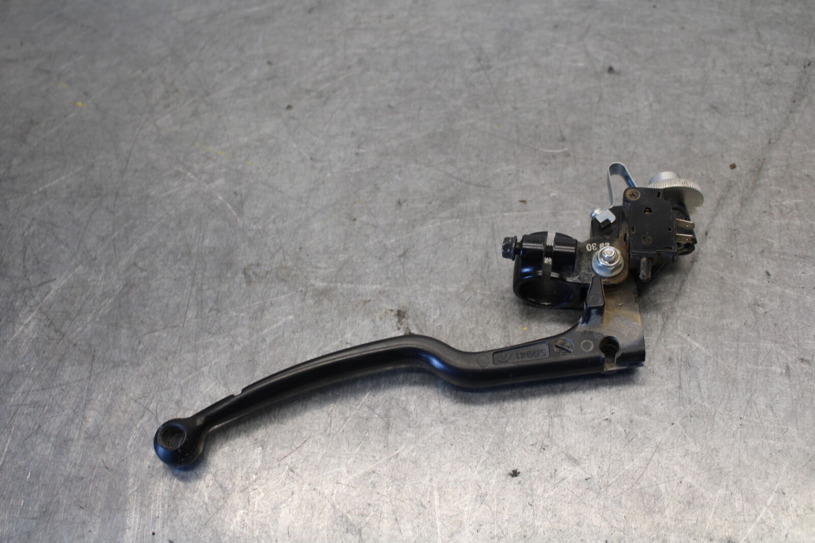 11-24 SUZUKI GSXR750 CLUTCH PERCH MOUNT WITH LEVER BB687