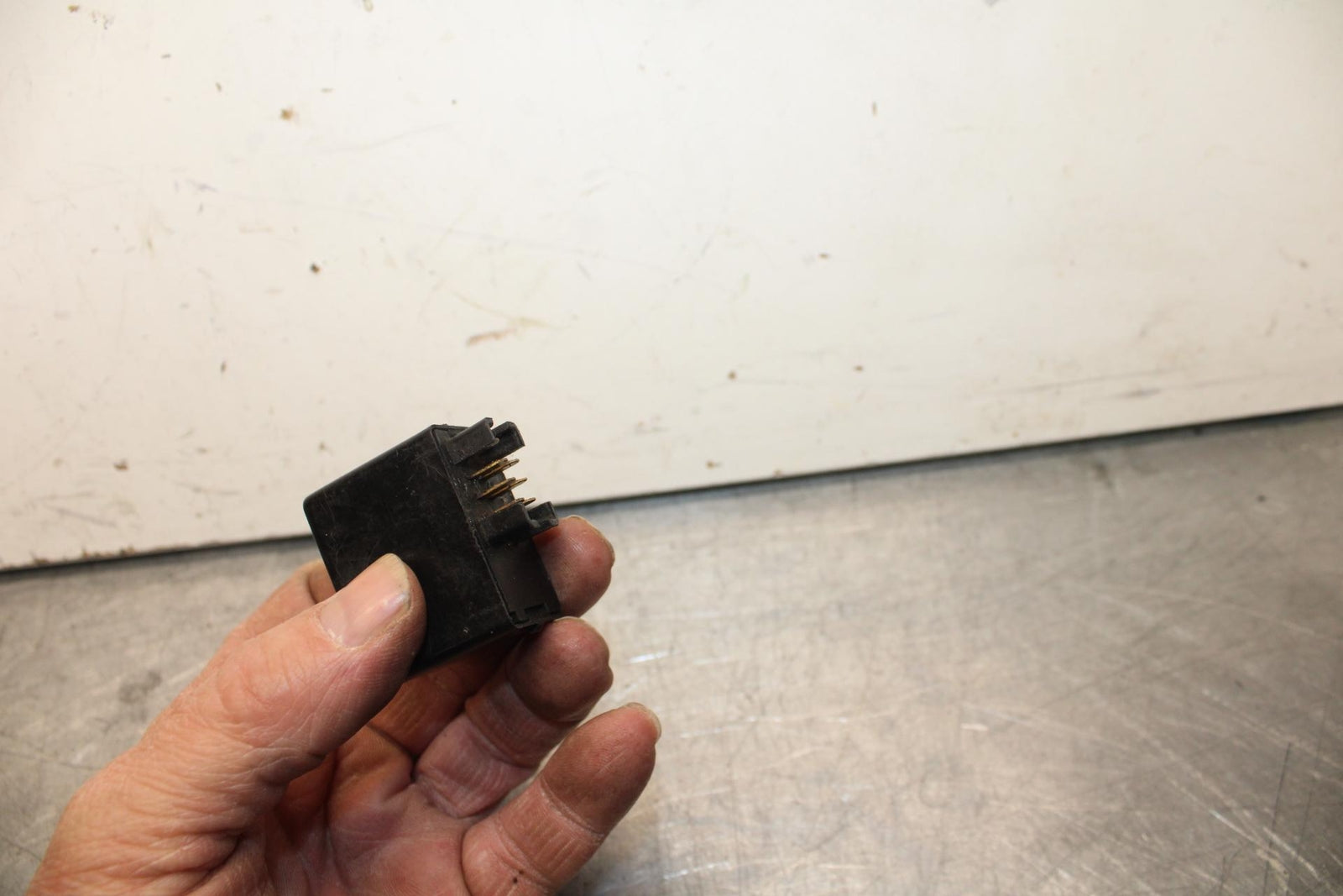 01 SUZUKI GSXR1000 TURN SIGNAL BLINKER RELAY FLASHER SWITCH 38610-03F00 BB100