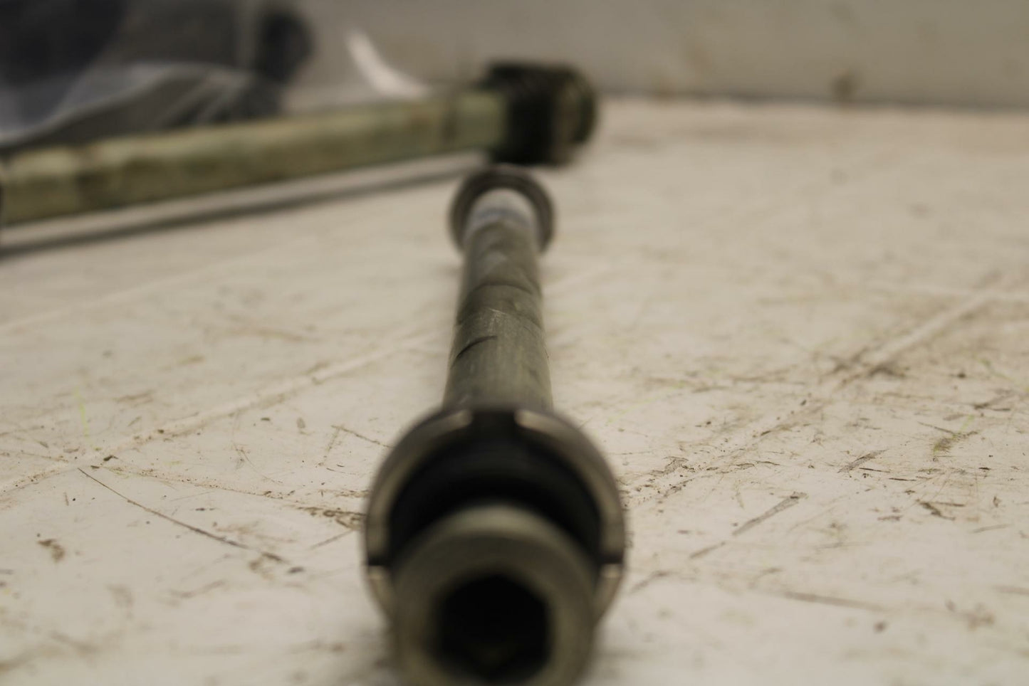 13-17 KAWASAKI NINJA ZX6R ZX636E REAR BACK SWINGARM BOLT SUSPENSION PIVOT AXLE B