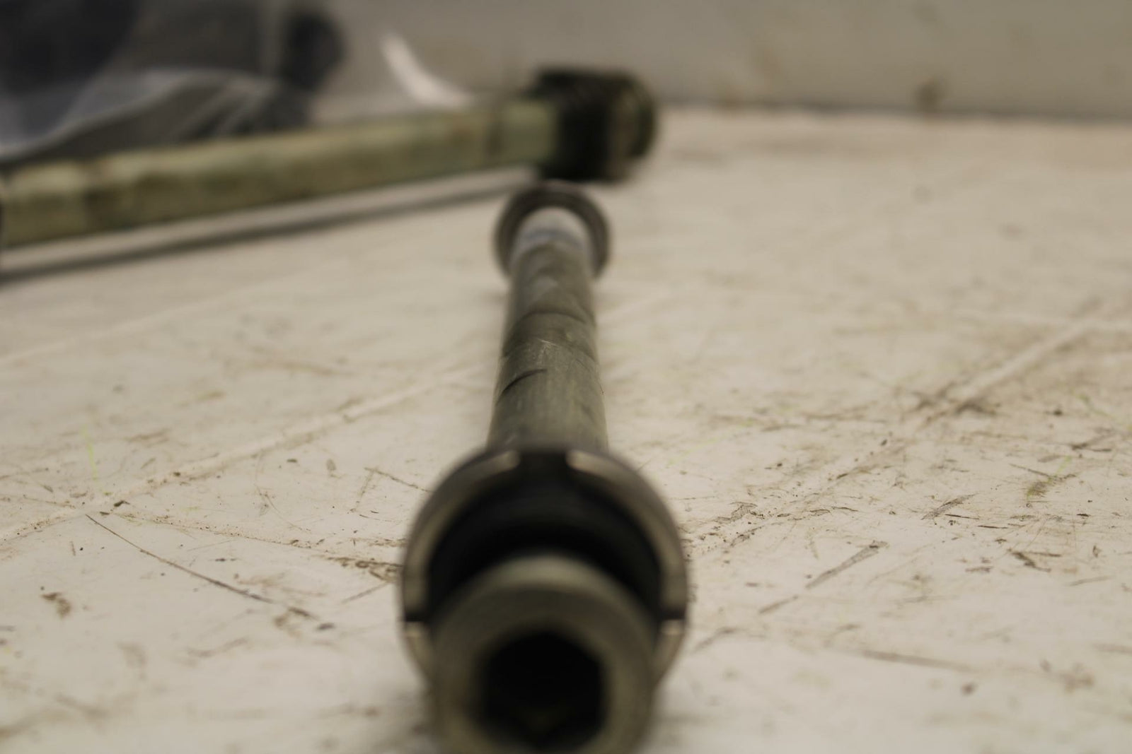 13-17 KAWASAKI NINJA ZX6R ZX636E REAR BACK SWINGARM BOLT SUSPENSION PIVOT AXLE B