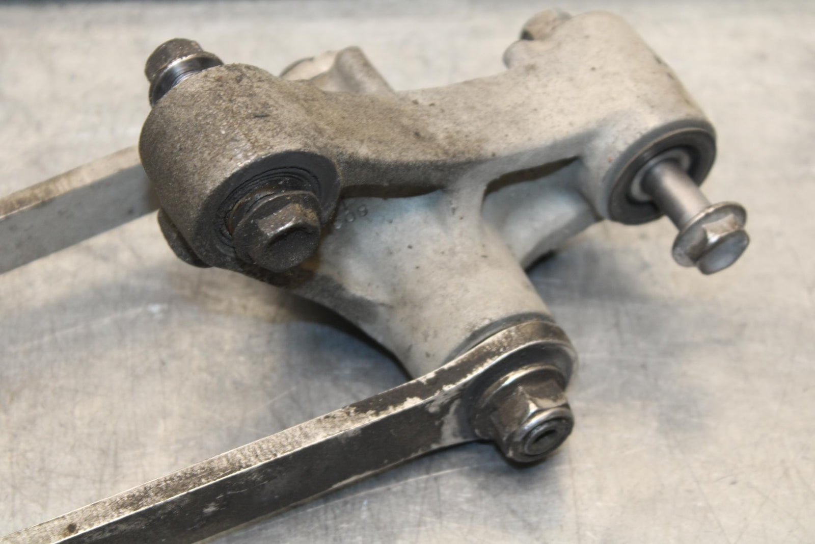 09-12 KAWASAKI NINJA ZX6R REAR DOGBONE SHOCK LINKAGE LINK BB617