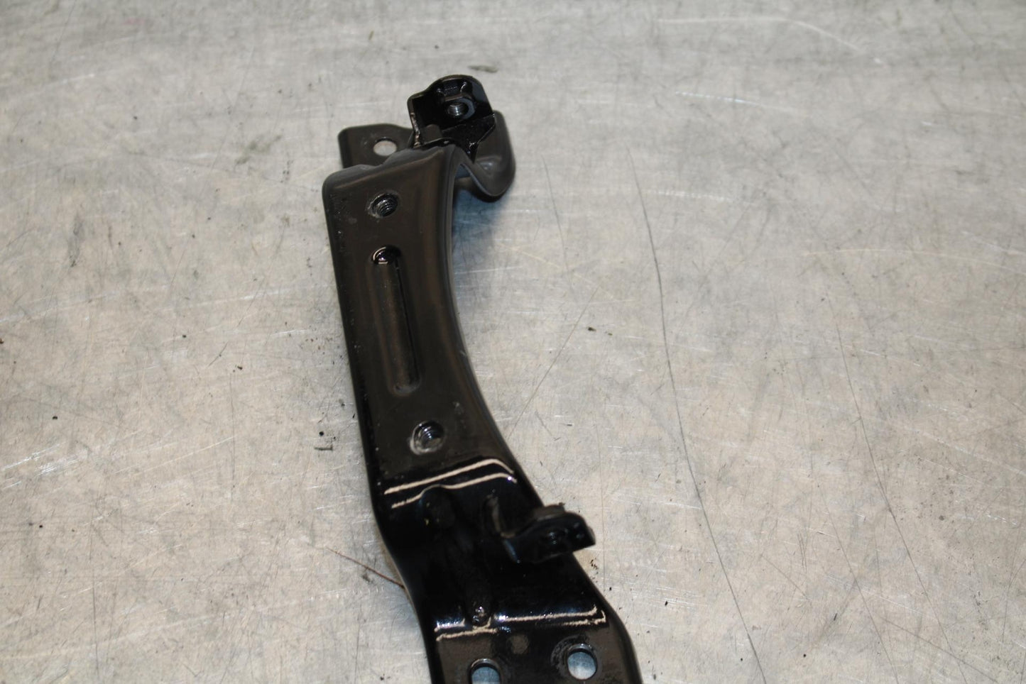 19-22 KAWASAKI Z400 GAS TANK FUEL CELL PETROL RESERVOIR BRACKET MOUNT BB70