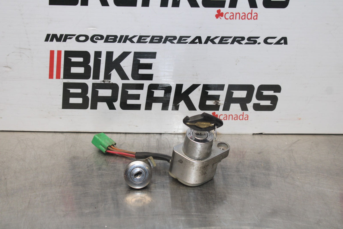 05-09 SUZUKI BOULEVARD C90 IGNITION LOCK KEY SET W/ GAS CAP LOCK BB791