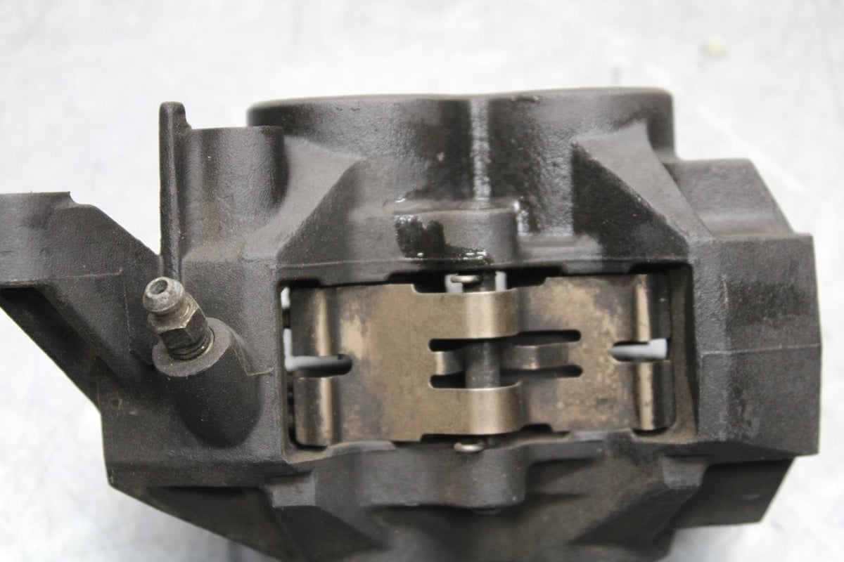 2000 Yamaha YZF R6 RIGHT LEFT FRONT BRAKE CALIPER SET PAIR CALIPERS BB558