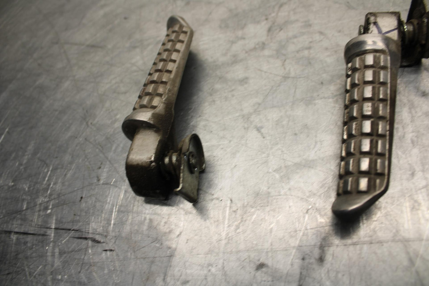 17 KAWASAKI VERSYS_X 300 REAR BACK PASSENGER PEG SET PAIR BB504