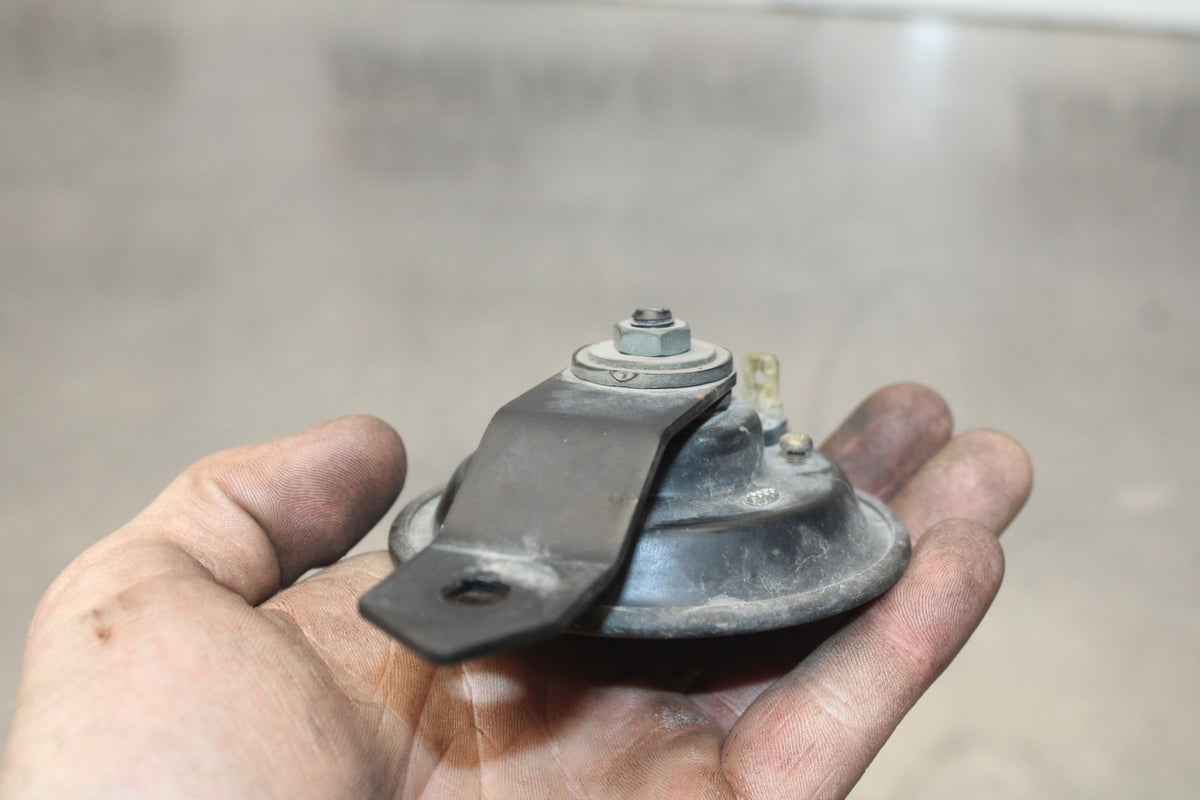 99-09 YAMAHA V STAR 1100 HORN SIGNAL BB853