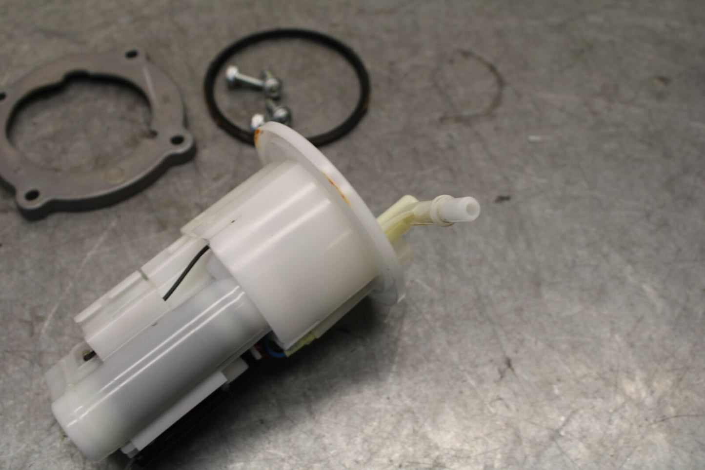 22-24 YAMAHA XSR900 FUEL PUMP GAS PETROL SENDER UNIT  BB683