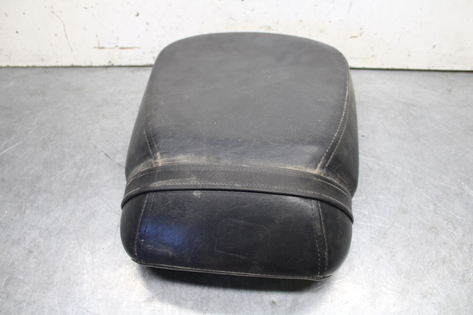 05-09 SUZUKI BOULEVARD C90 REAR DRIVERS SEAT  BB692