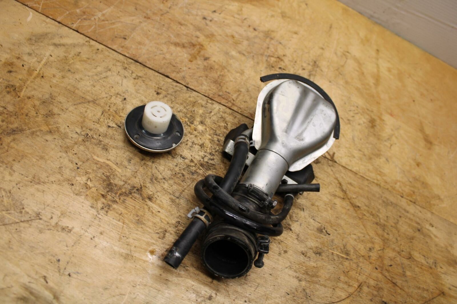 05-09 SUZUKI BOULEVARD C90 GAS TANK FUEL PETROL RESERVOIR FILL BB332