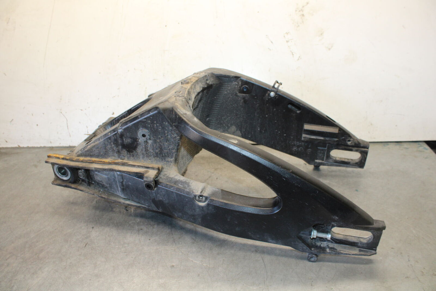 11-24 SUZUKI GSXR750 REAR SWINGARM BACK SUSPENSION SWING ARM  BB687