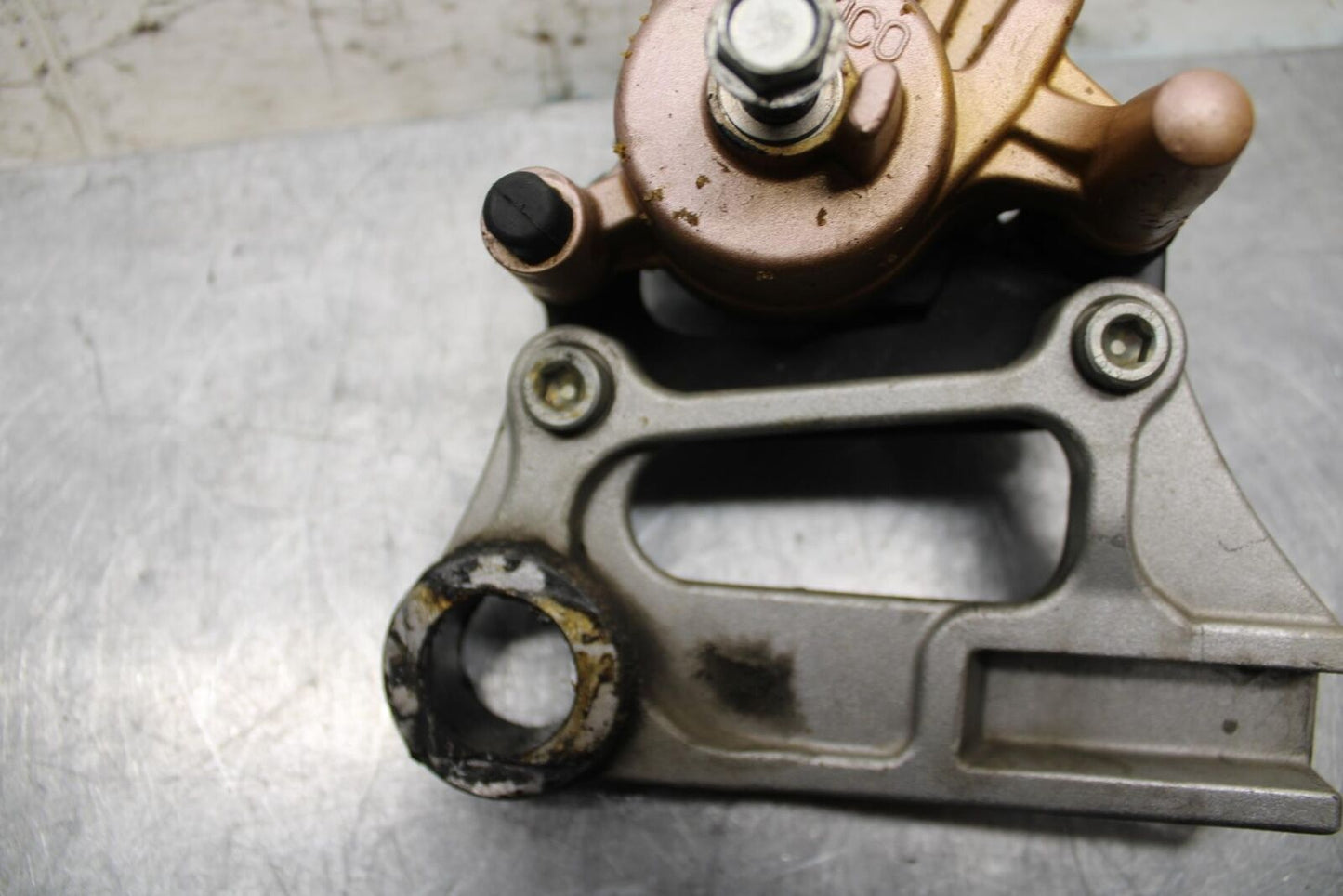 2003 Kawasaki Ninja ZX6RR ZX600K REAR BACK BRAKE CALIPER W MOUNT BRACKET BB66