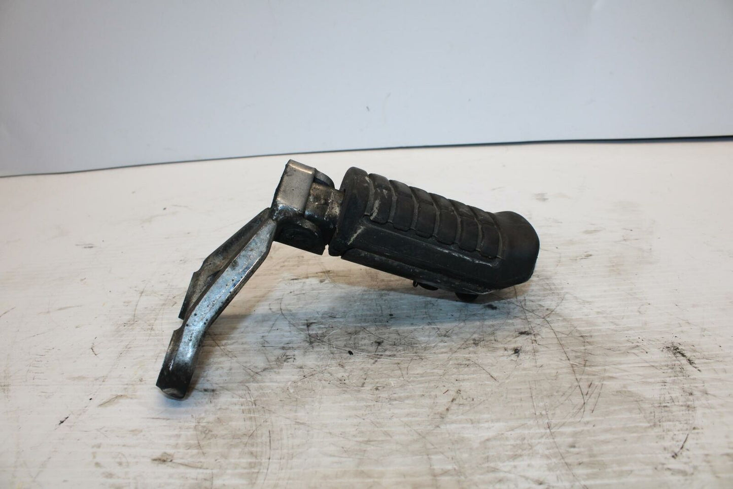 84-85 HONDA V30 MAGNA RIGHT FRONT FOOT REST PEG STEP BB251