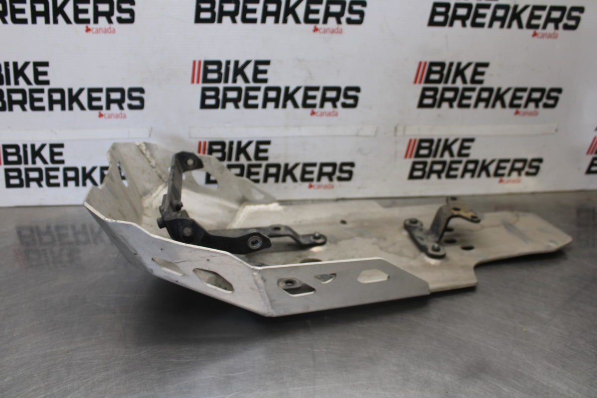 19 BMW F750GS SKID PLATE TRAY LOWER ENGINE FRAME GUARD BB938