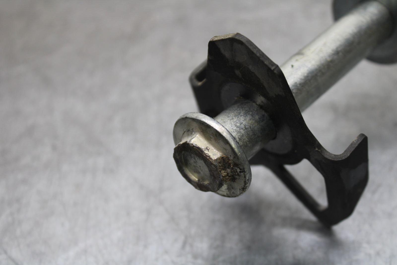 24 KAWASAKI NINJA 500 ABS REAR AXLE BACK WHEEL RIM PIVOT BOLT AXEL BB730