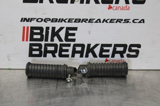 24-25 KAWASAKI ELIMINATOR 450 REAR PASSENGER FOOT STEP PEG SET PAIR BB869