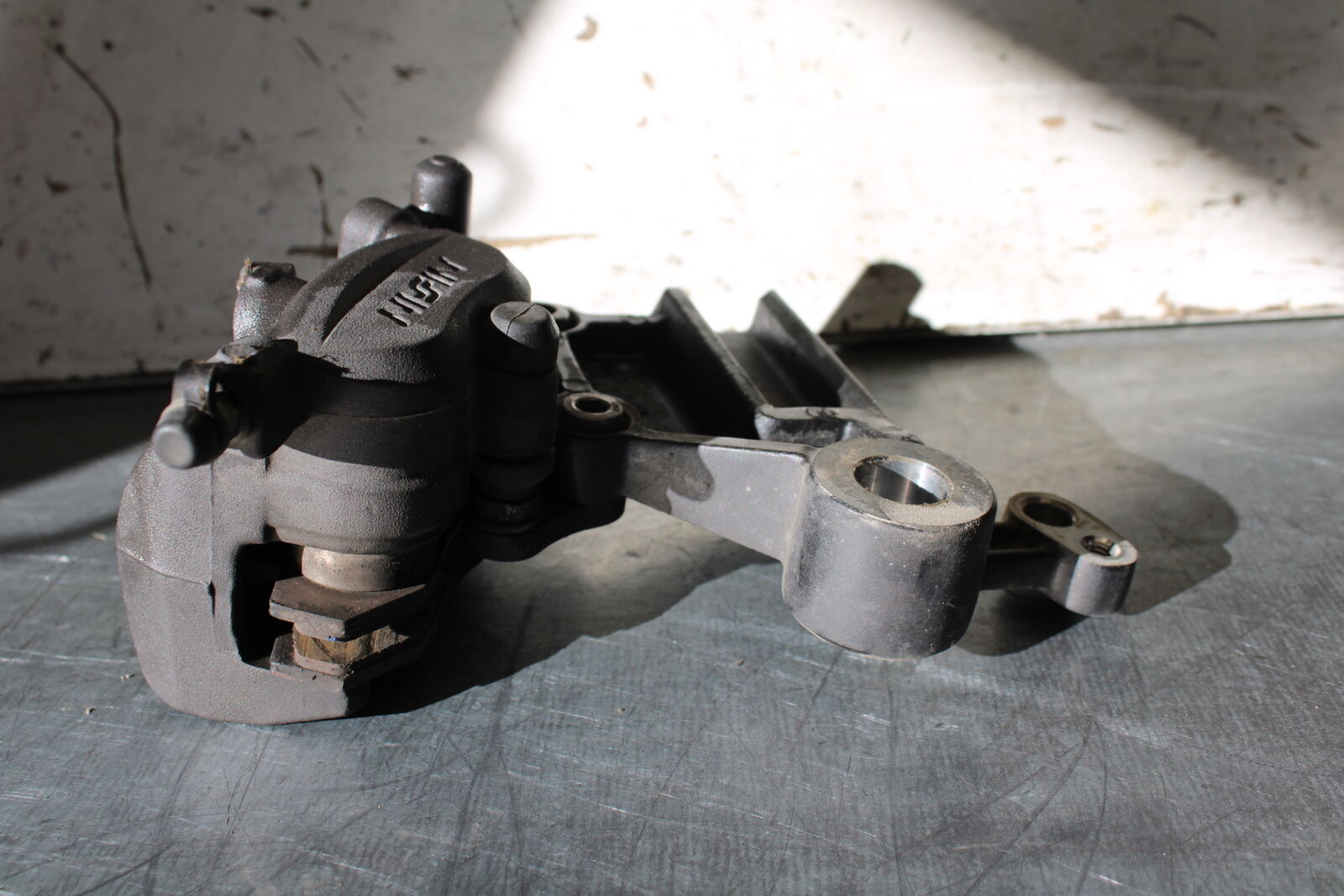 19-22 KAWASAKI Z400 REAR BACK BRAKE CALIPER W MOUNT BRACKET BB708