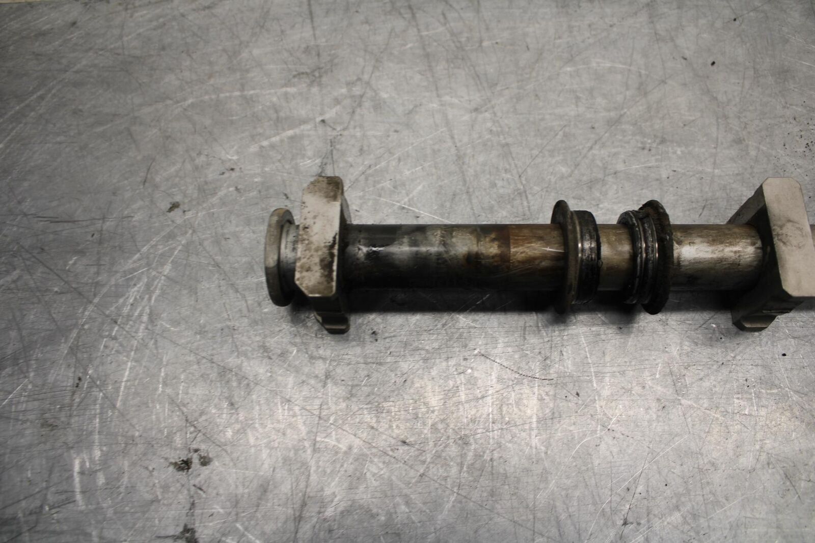 05-06 HONDA CBR600RR REAR AXLE  WHEEL RIM PIVOT BOLT AXEL 42301-MEE-D00 BB484