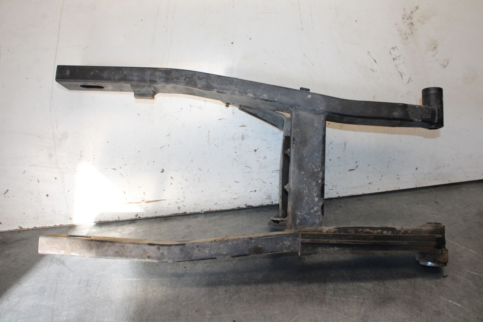 09-15 YAMAHA FZ6R REAR SWINGARM BACK SUSPENSION SWING ARM BB686