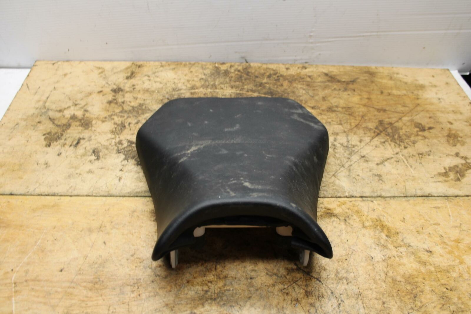 11-21 SUZUKI GSXR600 FRONT DRIVERS SEAT PAD SADDLE PILLION BB346