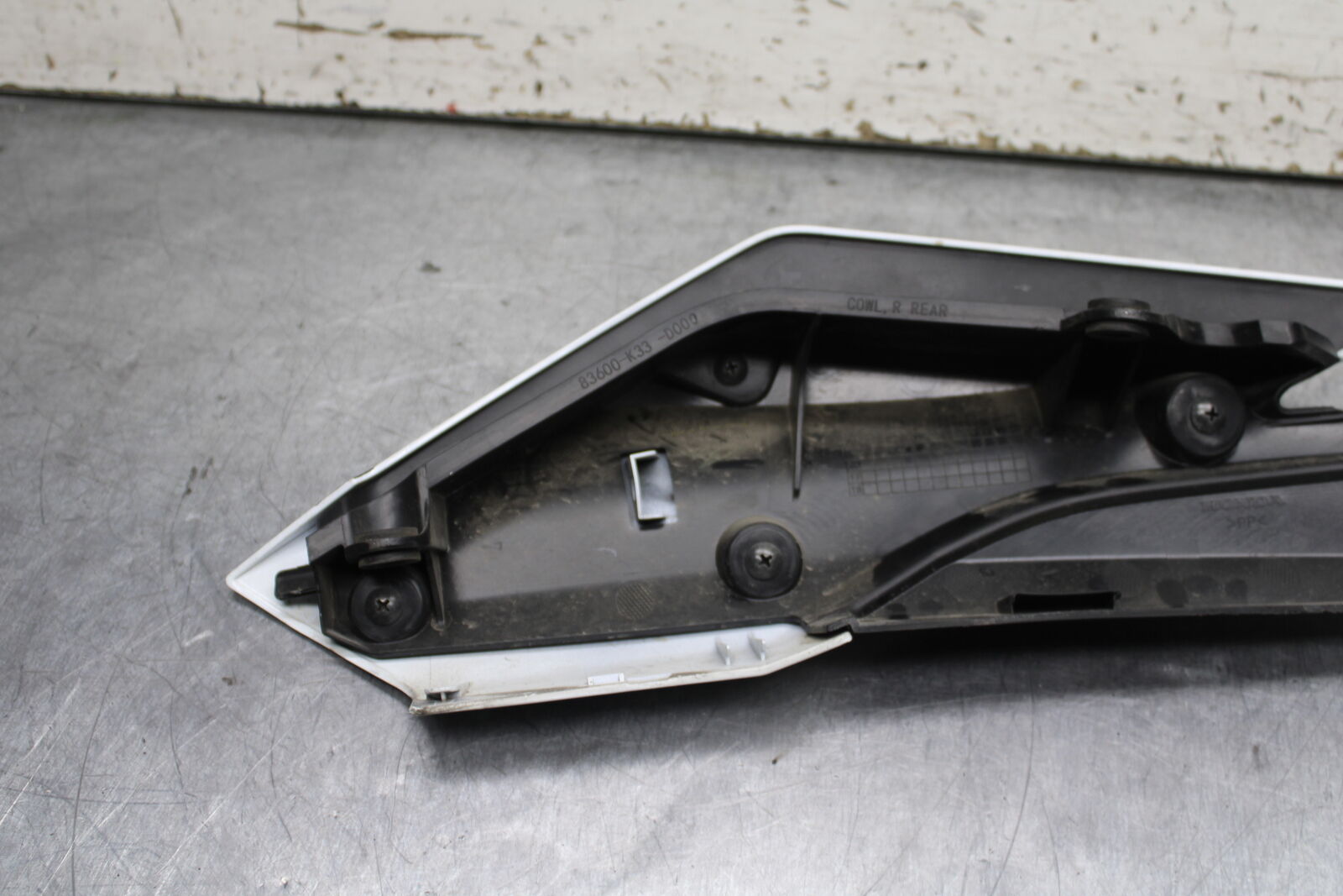 15-16 HONDA CB300F RIGHT REAR BACK TAIL FAIRING COWL SHROUD BB740