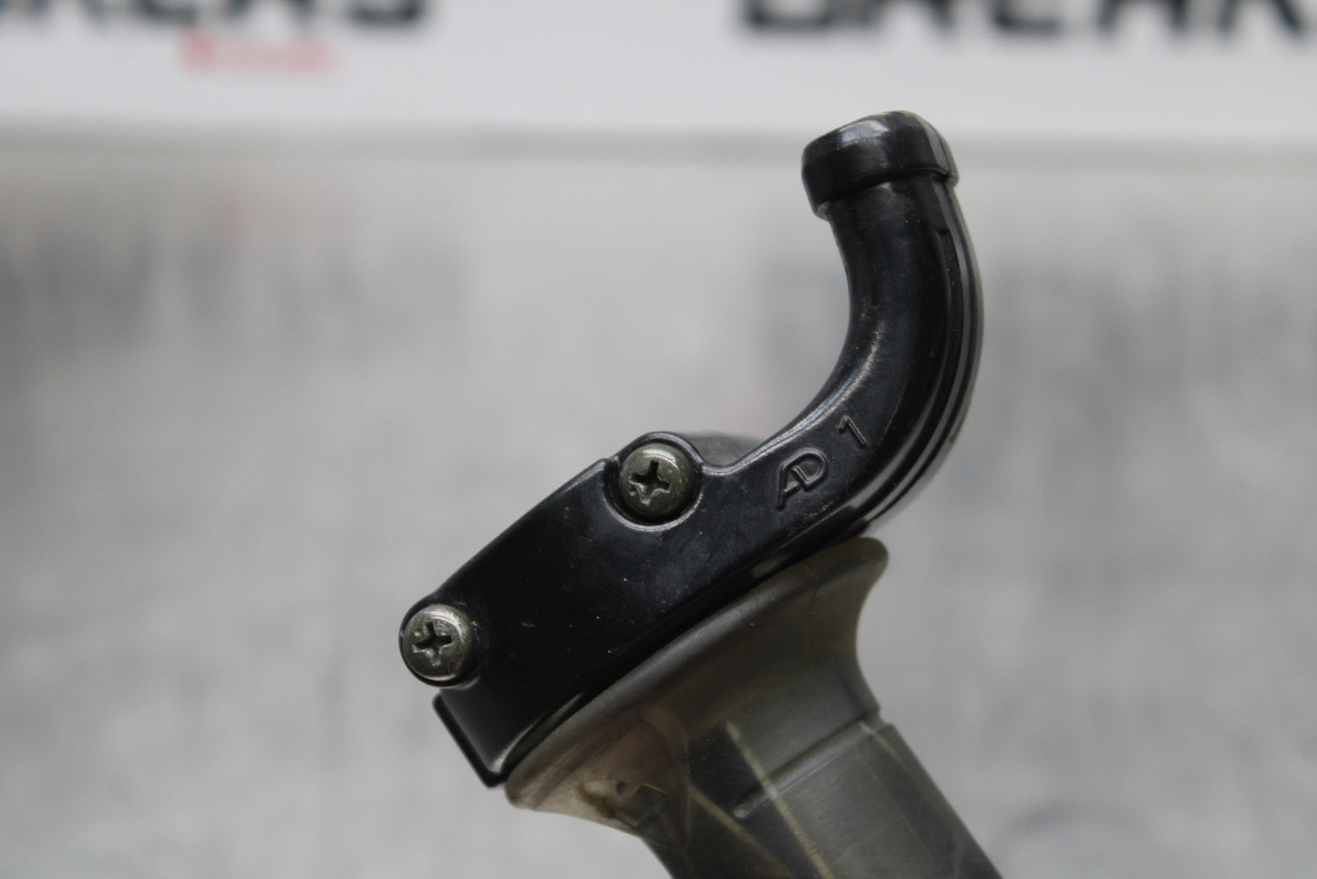 04-05 KAWASAKI NINJA ZX10R THROTTLE CABLE LINE HOUSING GUIDE BB163