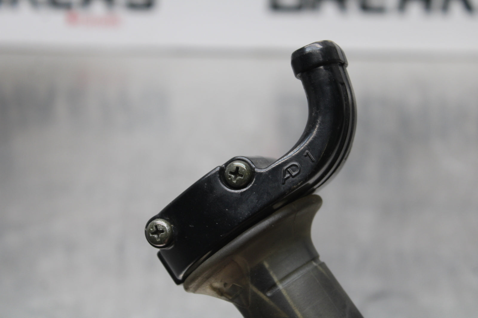 04-05 KAWASAKI NINJA ZX10R THROTTLE CABLE LINE HOUSING GUIDE BB163