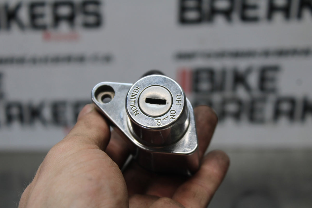 02 KAWASAKI VULCAN 800 VN800B CLASSIC IGNITION GAS CAP SIDE LOCK NO KEY BB862