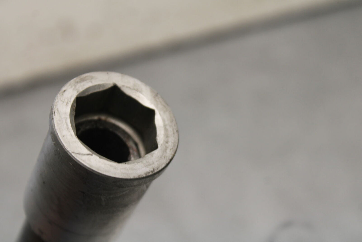 09-12 KAWASAKI NINJA ZX6R ZX600R FRONT WHEEL RIM AXLE BOLT 41068-0604 BB656