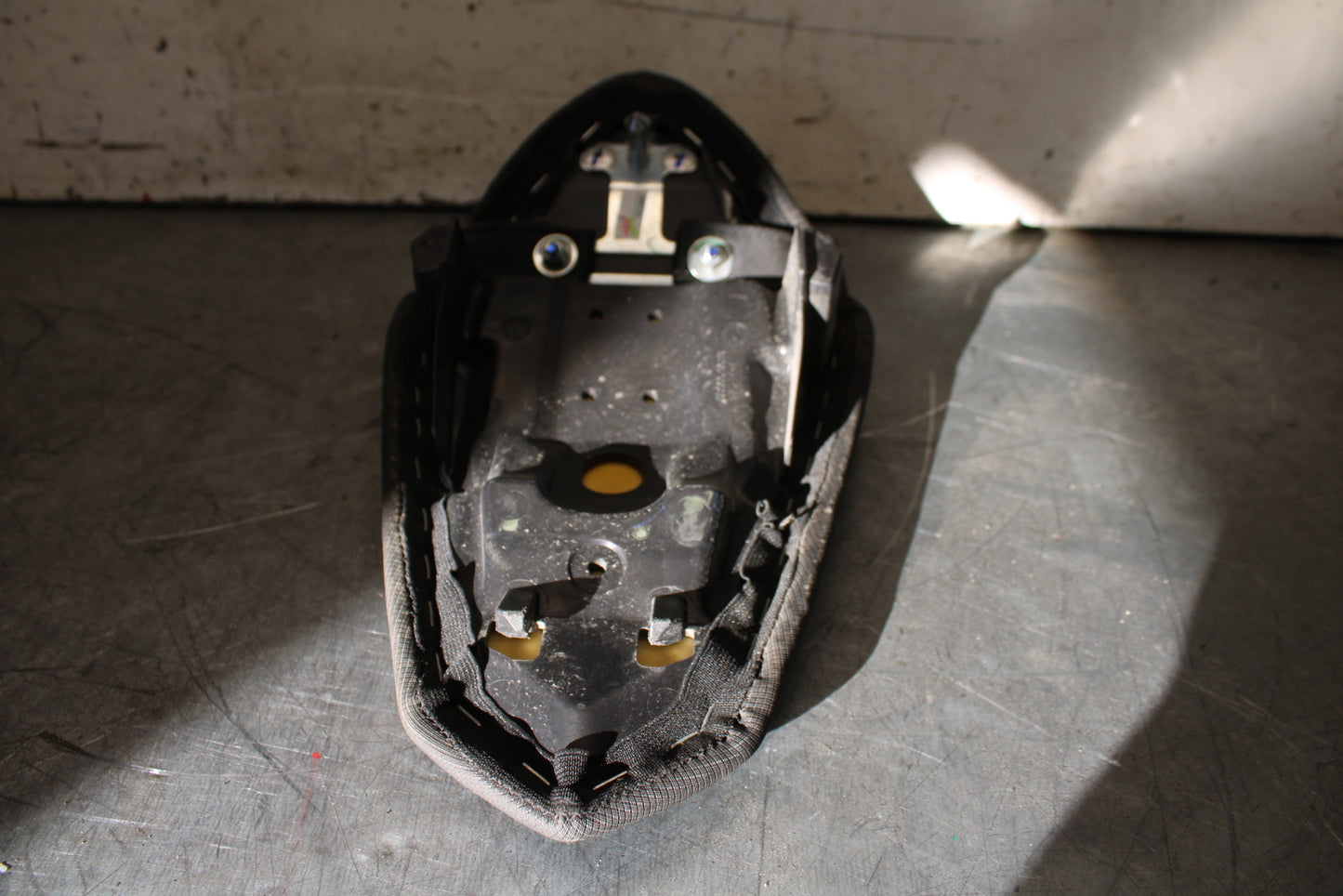 19-22 KAWASAKI Z400 REAR BACK PASSENGER TANDEM SEAT PAD SADDLE PILLION BB708