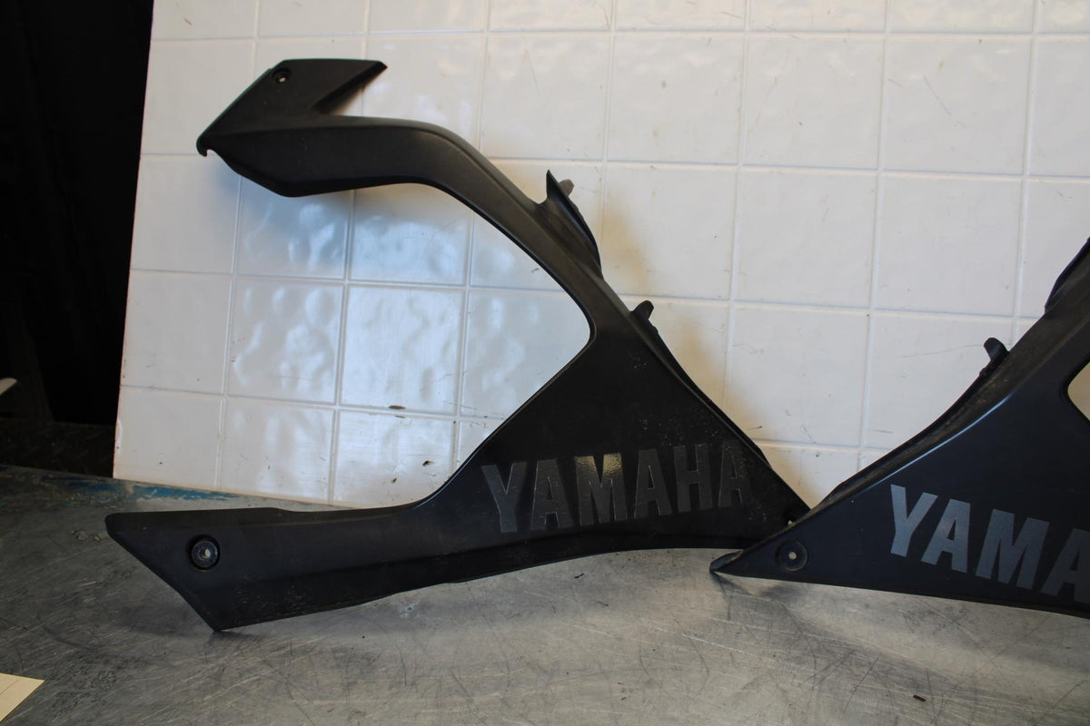 17-18 YAMAHA YZF R3 LOWER BOTTOM BELLY FAIRING COWL BB438 