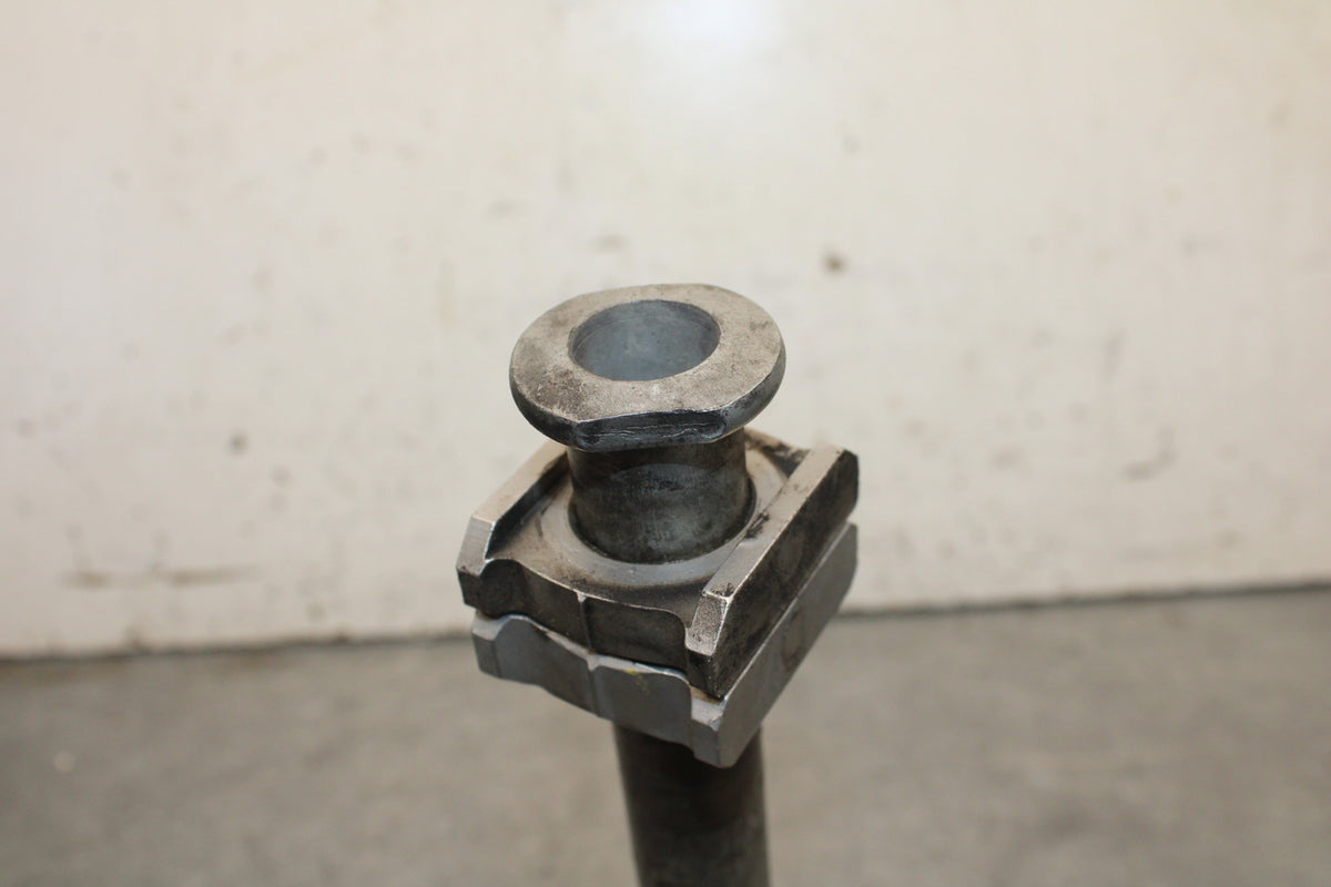 05-06 HONDA CBR600RR REAR AXLE BACK WHEEL RIM BOLT AXEL 42301-MEE-D00  BB689
