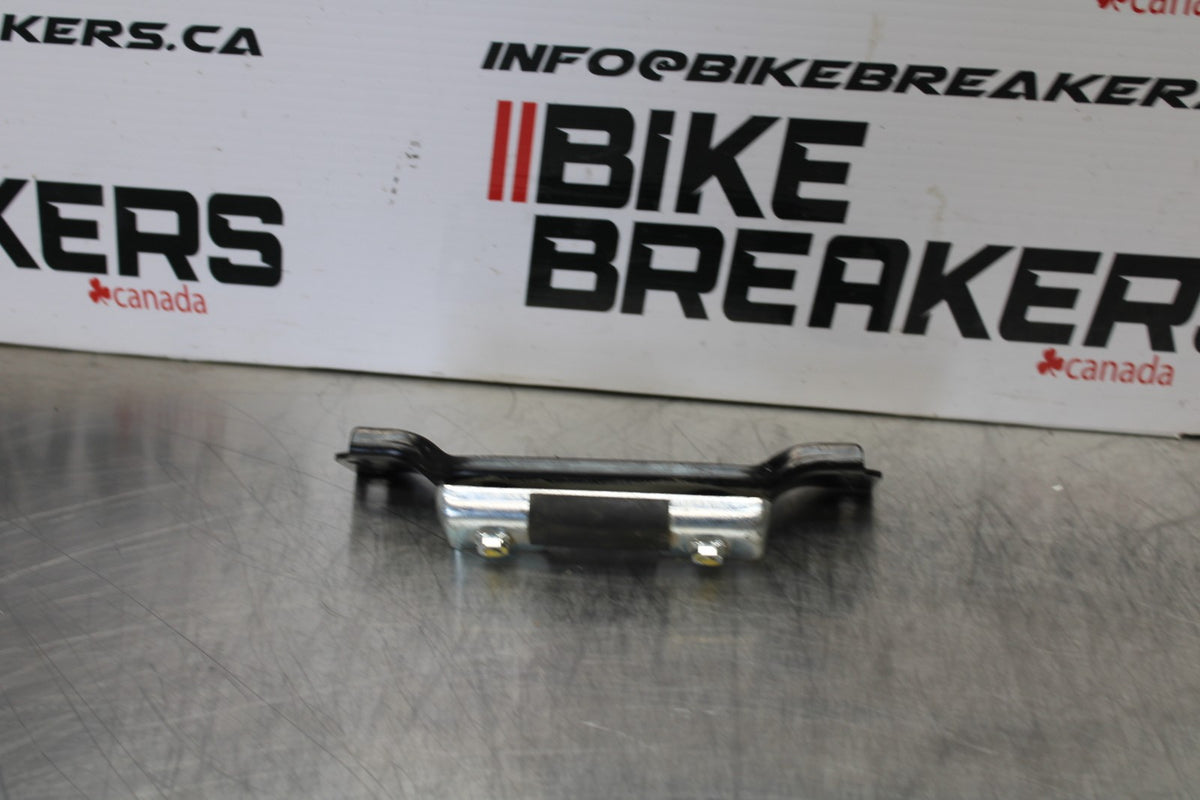 24-25 KAWASAKI NINJA ZX4R GAS TANK FUEL PETROL RESERVOIR BRACKET MOUNT  BB174