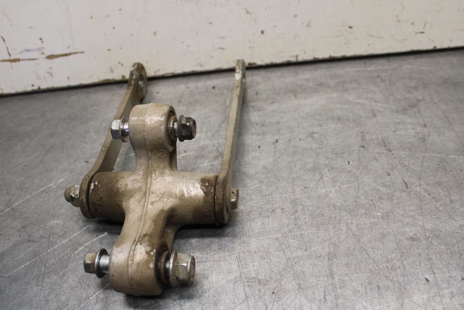 2013 Suzuki Boulevard C50T REAR BACK SHOCK ABSORBER LINKAGE DOGBONE BB625