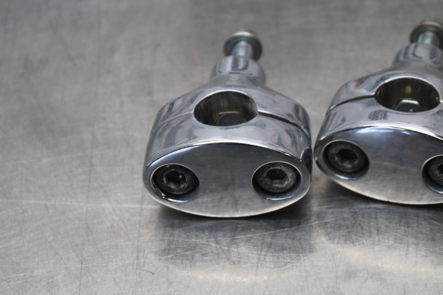 08 KAWASAKI VULCAN 900 HANDLEBAR RISERS BB184