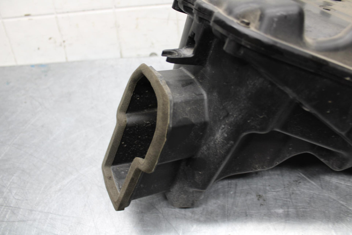 06-07 TRIUMPH DAYTONA 675 DAYTONA 675 AIRBOX AIR INTAKE FILTER BOX BB441