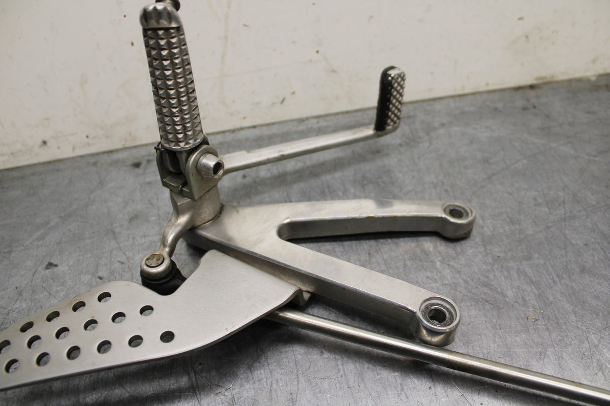 00-01 YAMAHA YZF R1 LEFT REARSET REAR SET DRIVER FOOT PEG REST STOP BB755